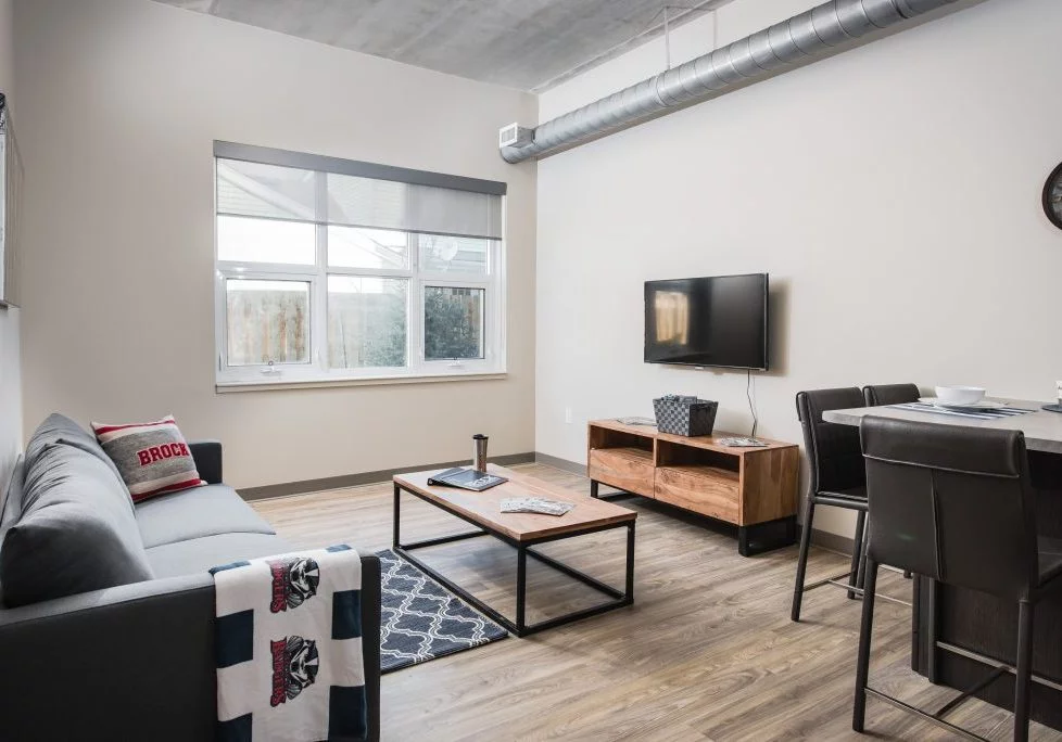 4 Bedroom / 2 Bathroom - Regent Student Living - 136 James St. - Gallery - 3