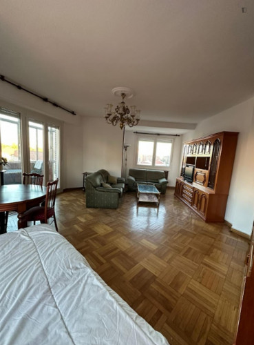 Big double bedroom near Parque Campo Grande