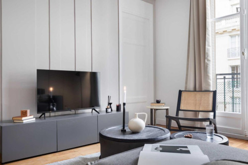 Spacious 2-Bedroom Apartment in Neuilly-Sur-Seine