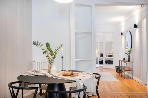 Spacious 2-Bedroom Apartment in Neuilly-Sur-Seine