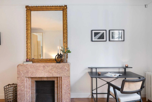 Spacious 2-Bedroom Apartment in Neuilly-Sur-Seine