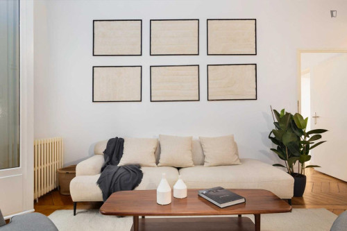 Stylish 1-Bedroom Apartment with Private Terrace in Invalides