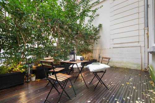 Stylish 1-Bedroom Apartment with Private Terrace in Invalides