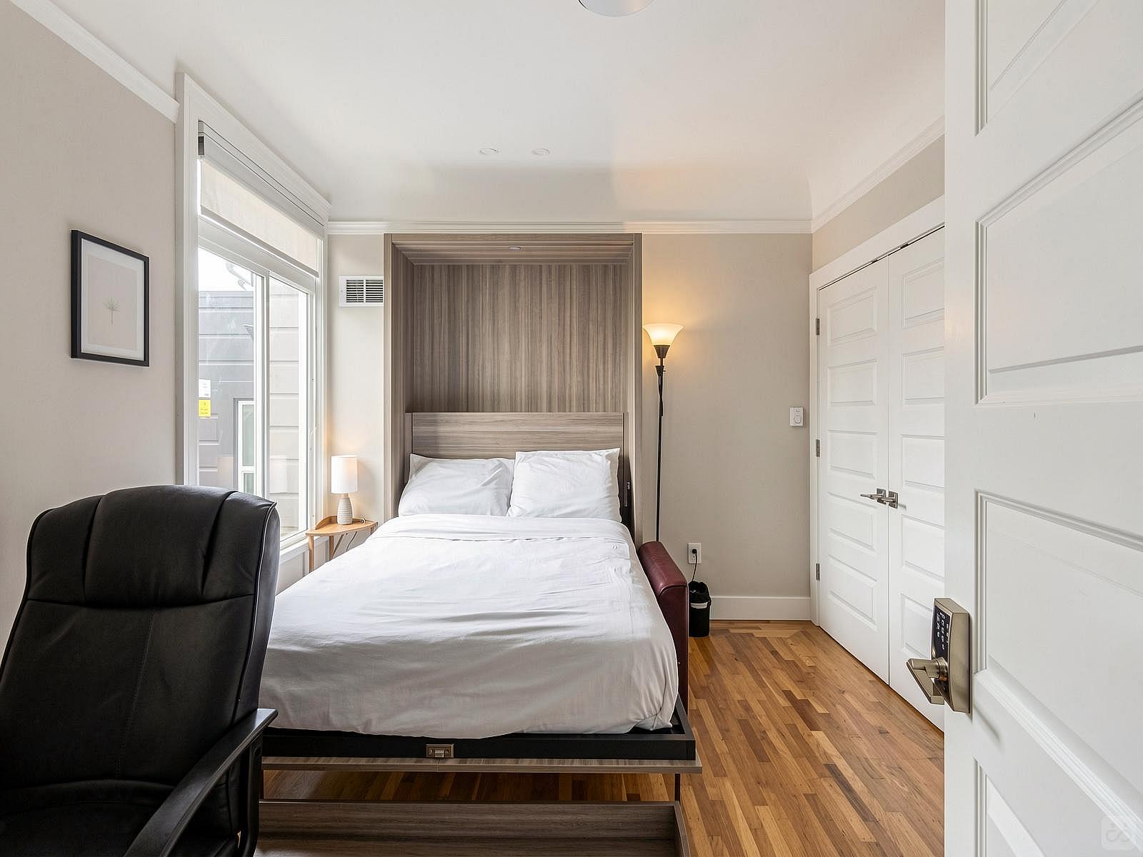 Room 3 - New 2020 Rebuild w/ Shared Patio + Yard - Gallery - 21