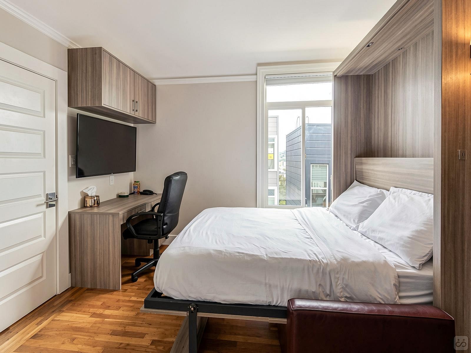 Room 3 - New 2020 Rebuild w/ Shared Patio + Yard - Gallery - 23