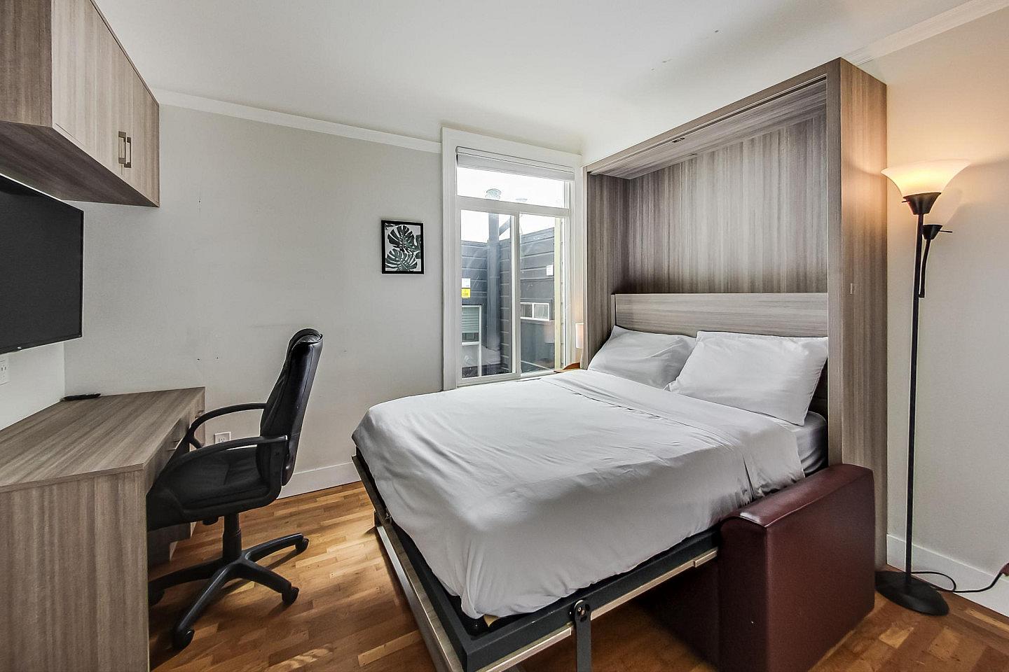 Room 3 - New 2020 Rebuild w/ Shared Patio + Yard - Gallery - 16