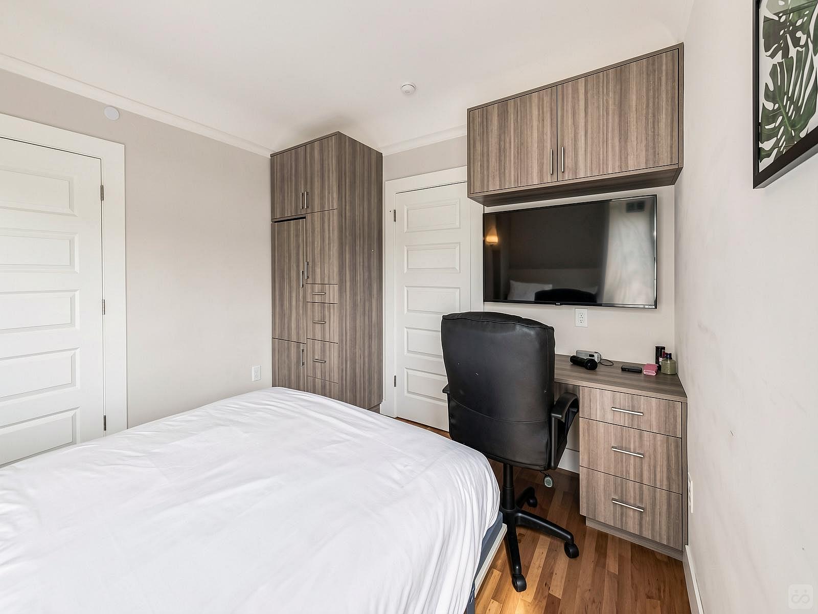  Room 3  -  New 2020 Rebuild w/ Shared Patio + Yard  - Gallery -  22