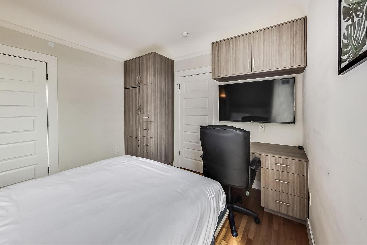  Room 3  -  New 2020 Rebuild w/ Shared Patio + Yard  - Gallery -  18