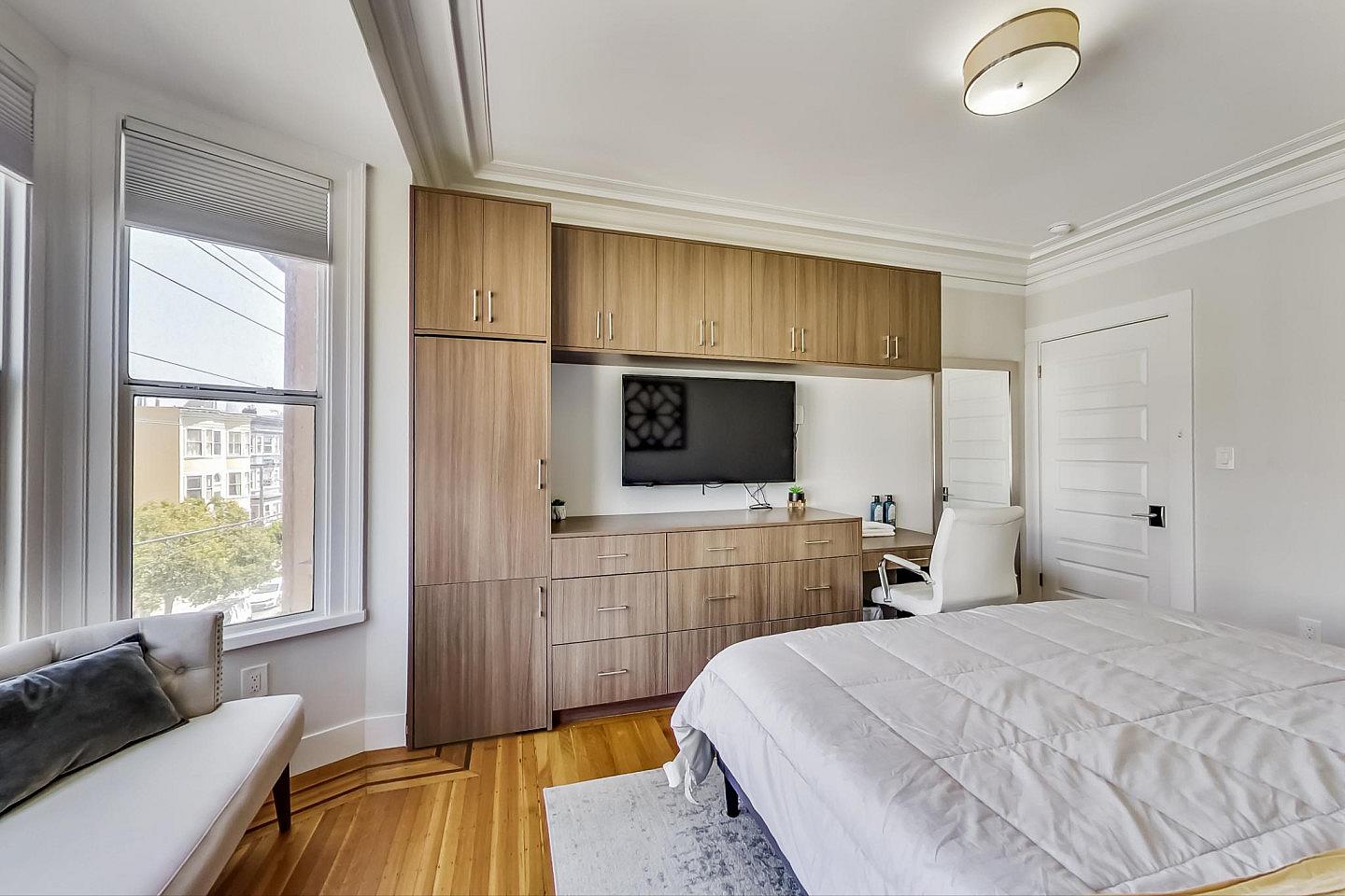 Room 1 - New 2020 Rebuild w/ Shared Patio + Yard - Gallery - 23