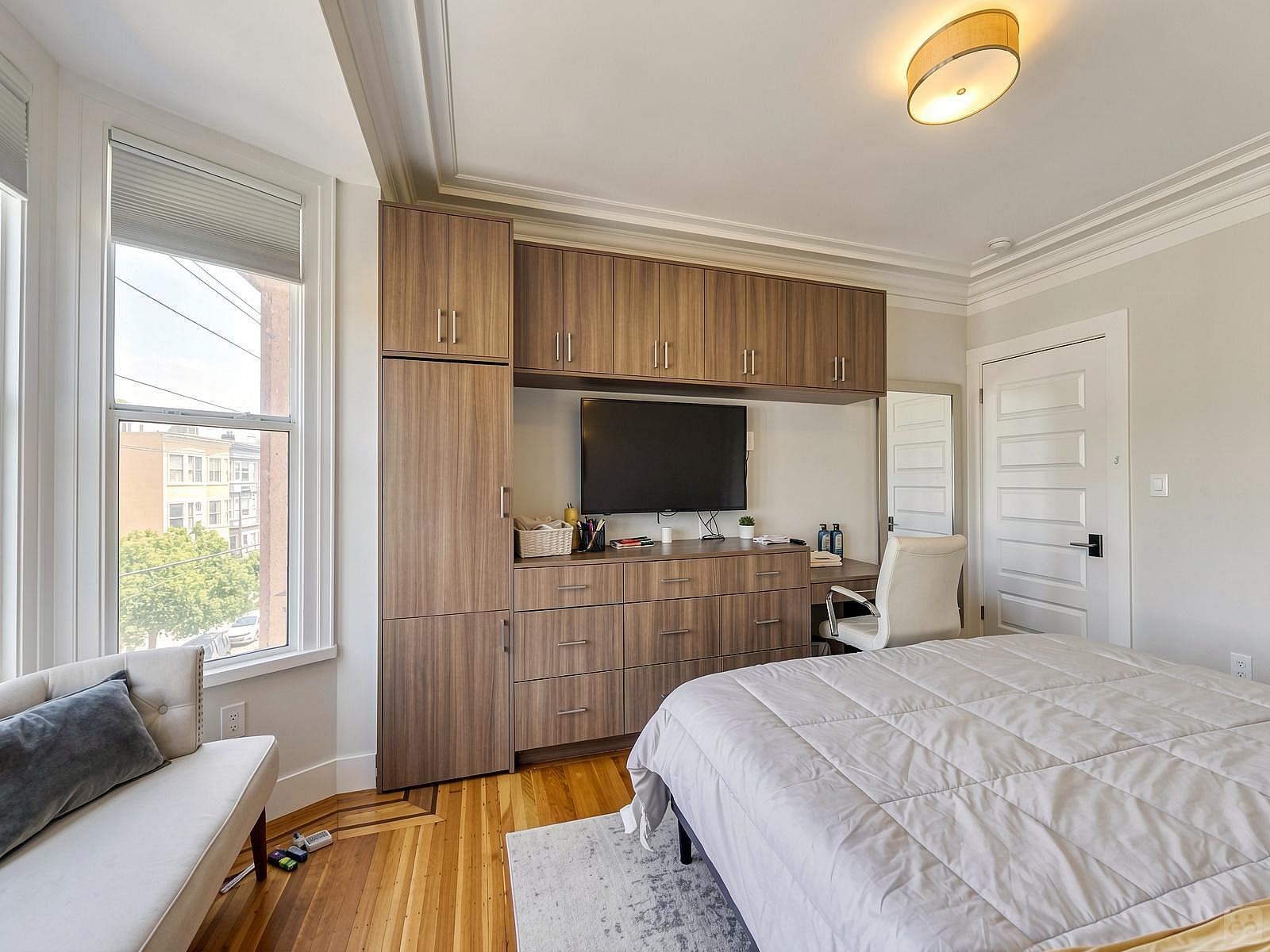 Room 1 - New 2020 Rebuild w/ Shared Patio + Yard - Gallery - 28