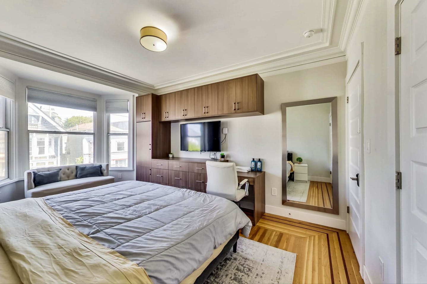 Room 1 - New 2020 Rebuild w/ Shared Patio + Yard - Gallery - 9