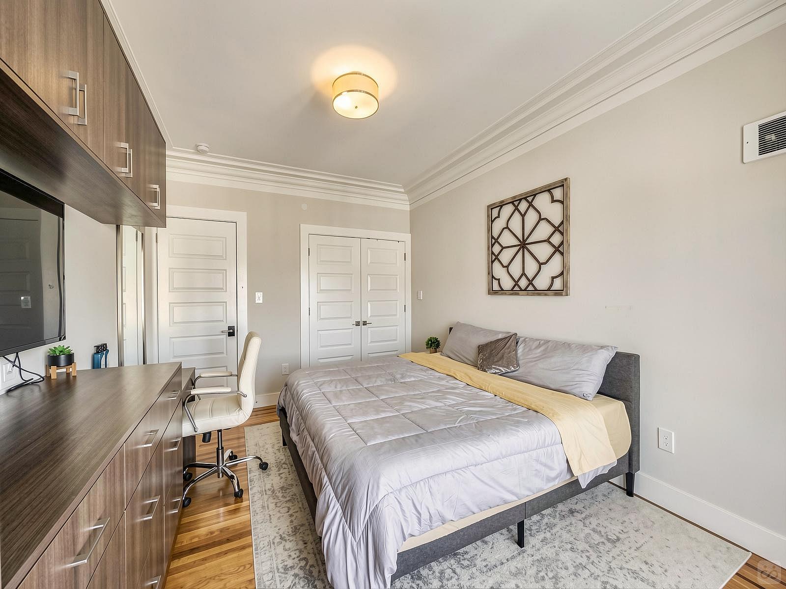 Room 1 - New 2020 Rebuild w/ Shared Patio + Yard - Gallery - 27