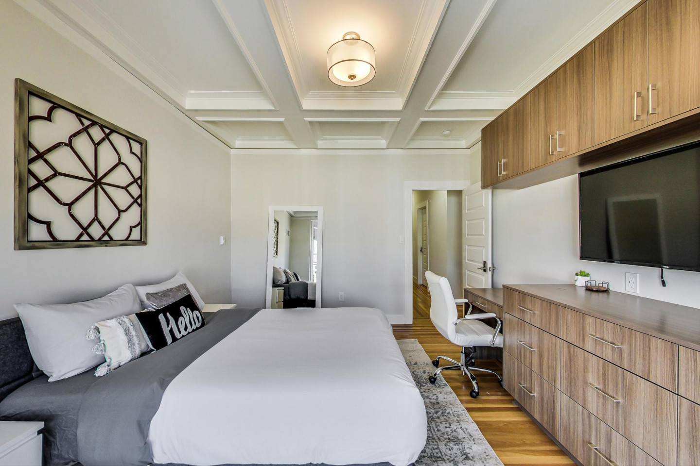 Room 2 - New 2020 Rebuild w/ Shared Patio + Yard - Gallery - 7