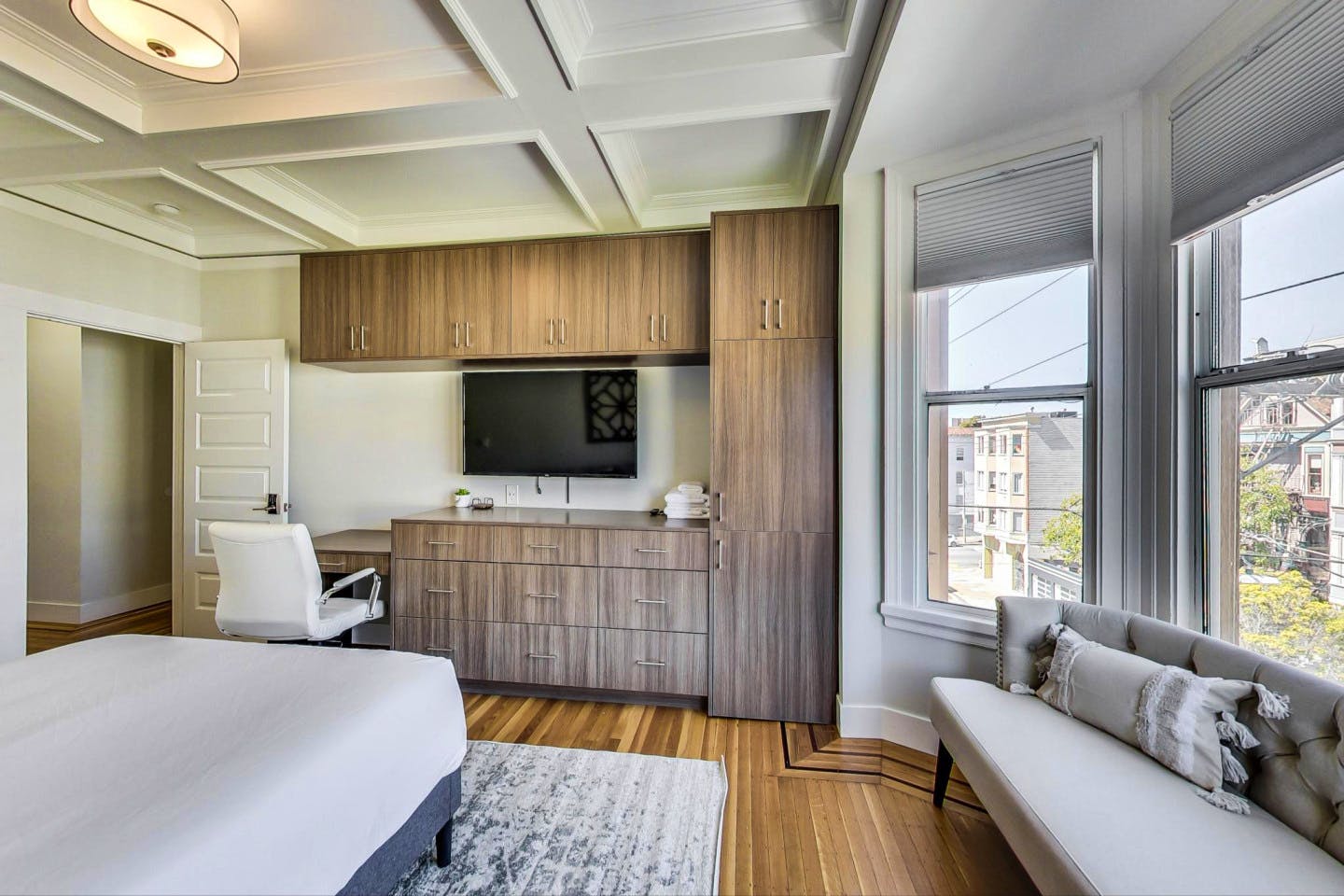 Room 2 - New 2020 Rebuild w/ Shared Patio + Yard - Gallery - 3