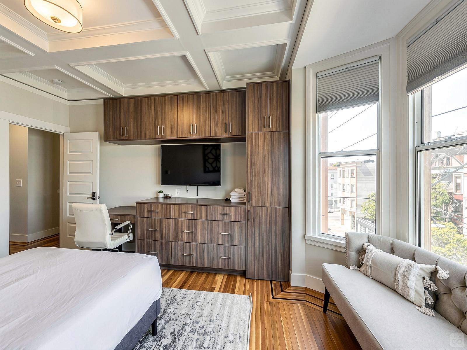 Room 2 - New 2020 Rebuild w/ Shared Patio + Yard - Gallery - 18