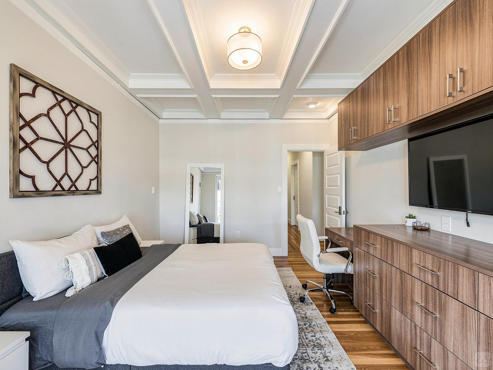 Room 2 - New 2020 Rebuild w/ Shared Patio + Yard - Gallery - 16