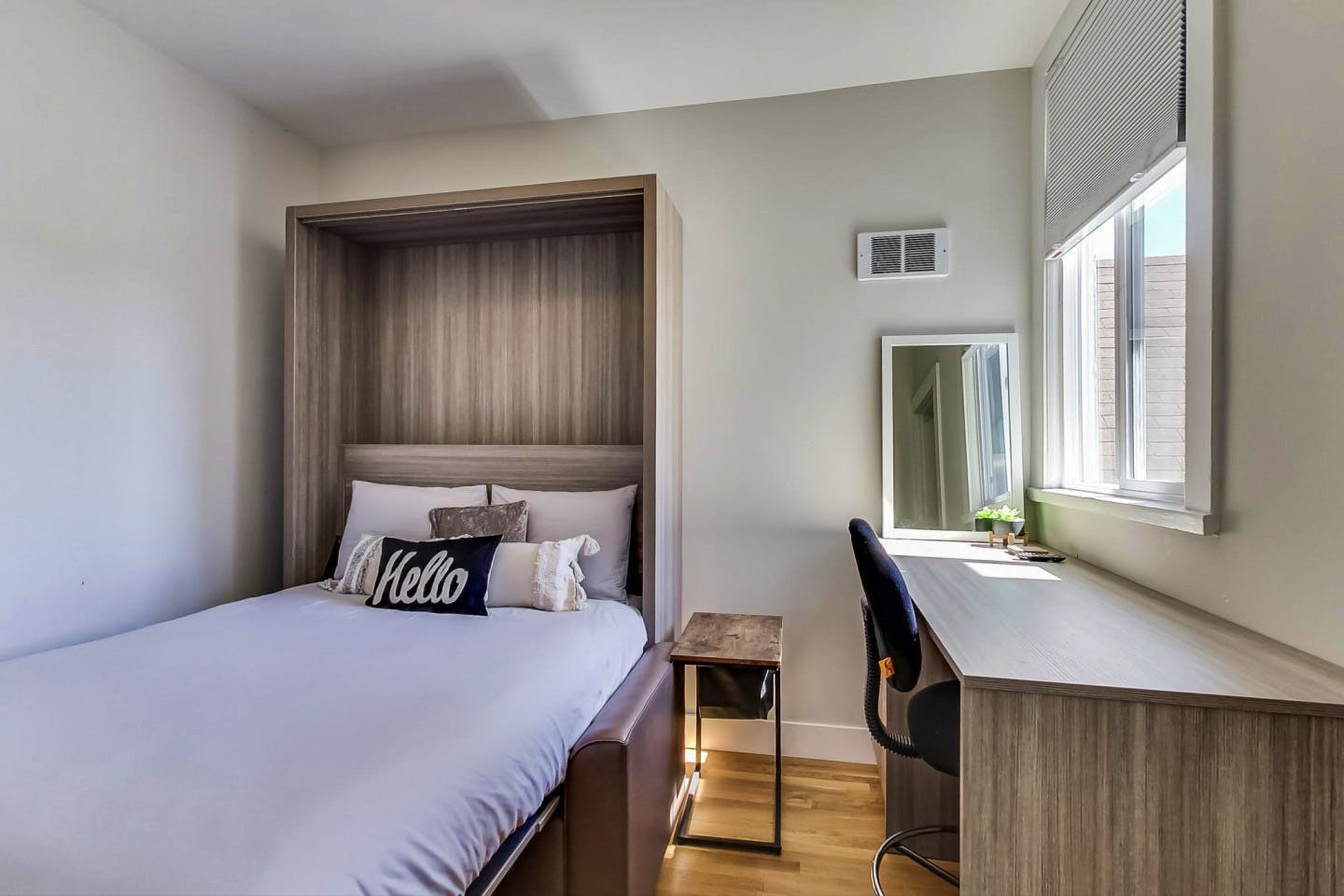 Room 4 - New 2020 Rebuild w/ Shared Patio + Yard - Gallery - 2