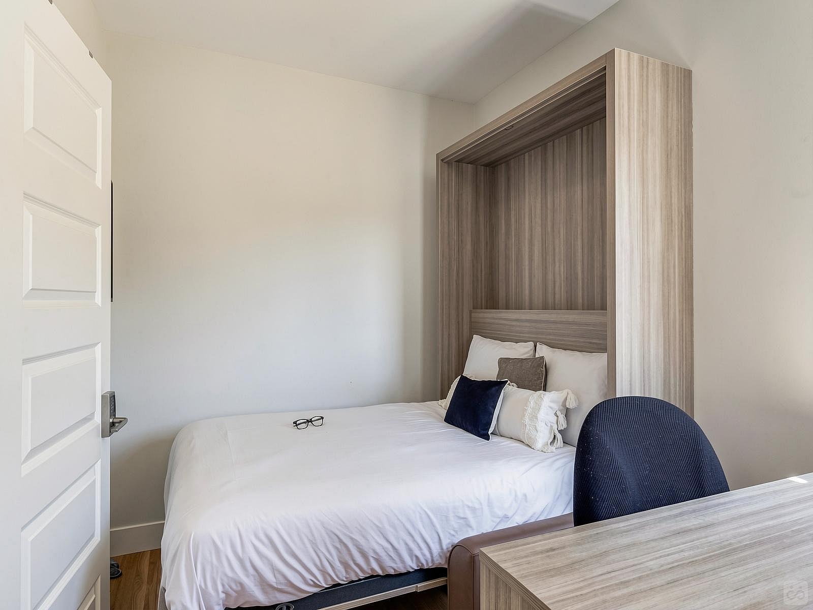 Room 4 - New 2020 Rebuild w/ Shared Patio + Yard - Gallery - 39