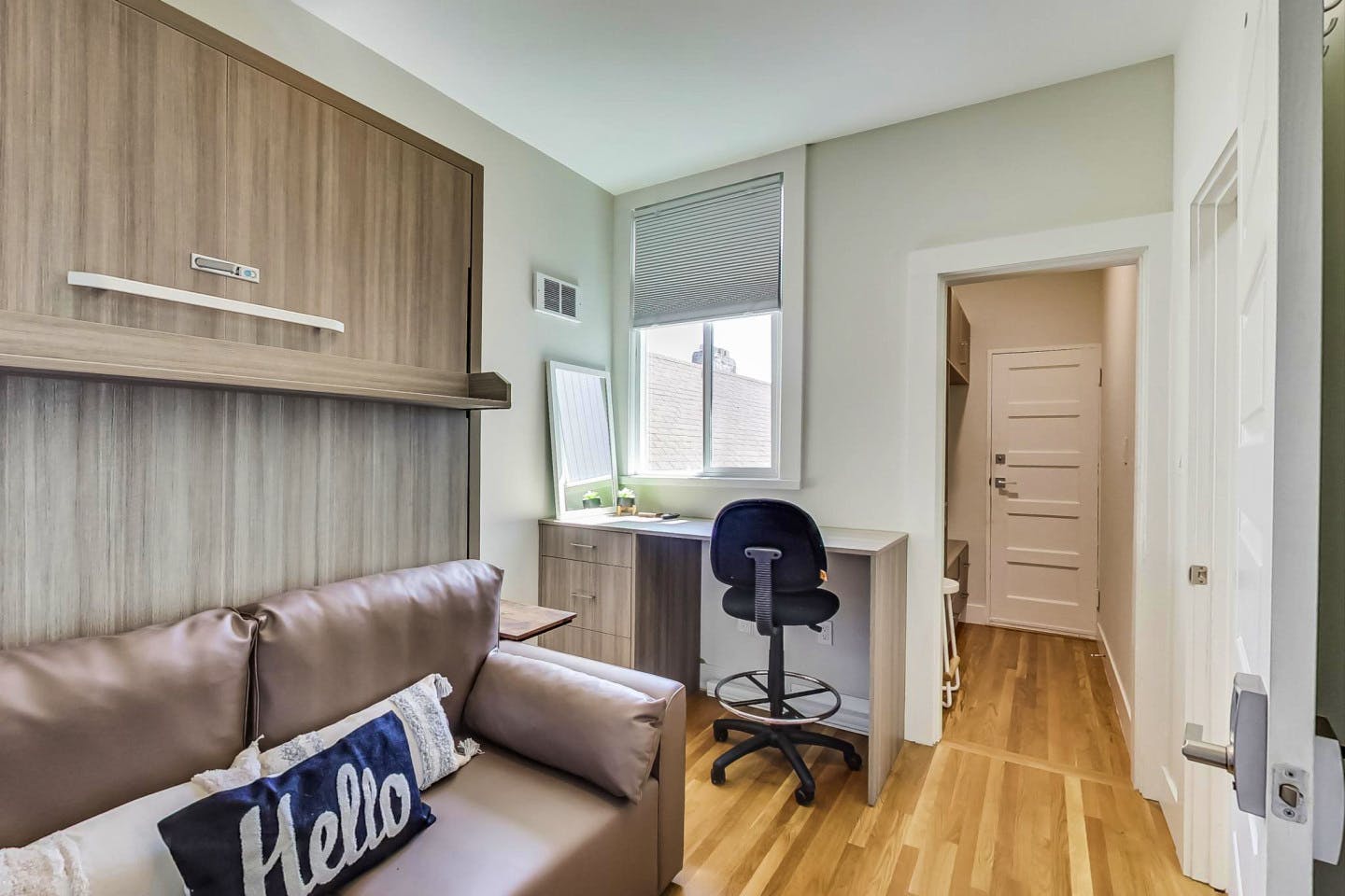 Room 4 - New 2020 Rebuild w/ Shared Patio + Yard - Gallery - 5