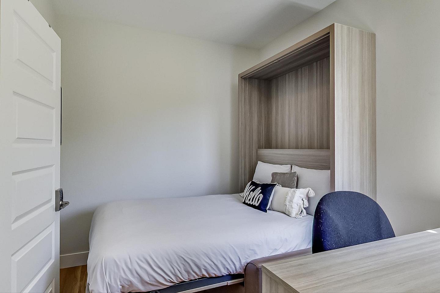 Room 4 - New 2020 Rebuild w/ Shared Patio + Yard - Gallery - 32