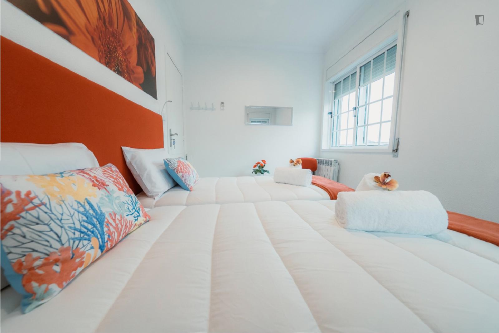  Colourful Twin Bedroom Close To Morro Garden  -  Colourful Twin Bedroom close to Morro Garden  - Gallery -  1