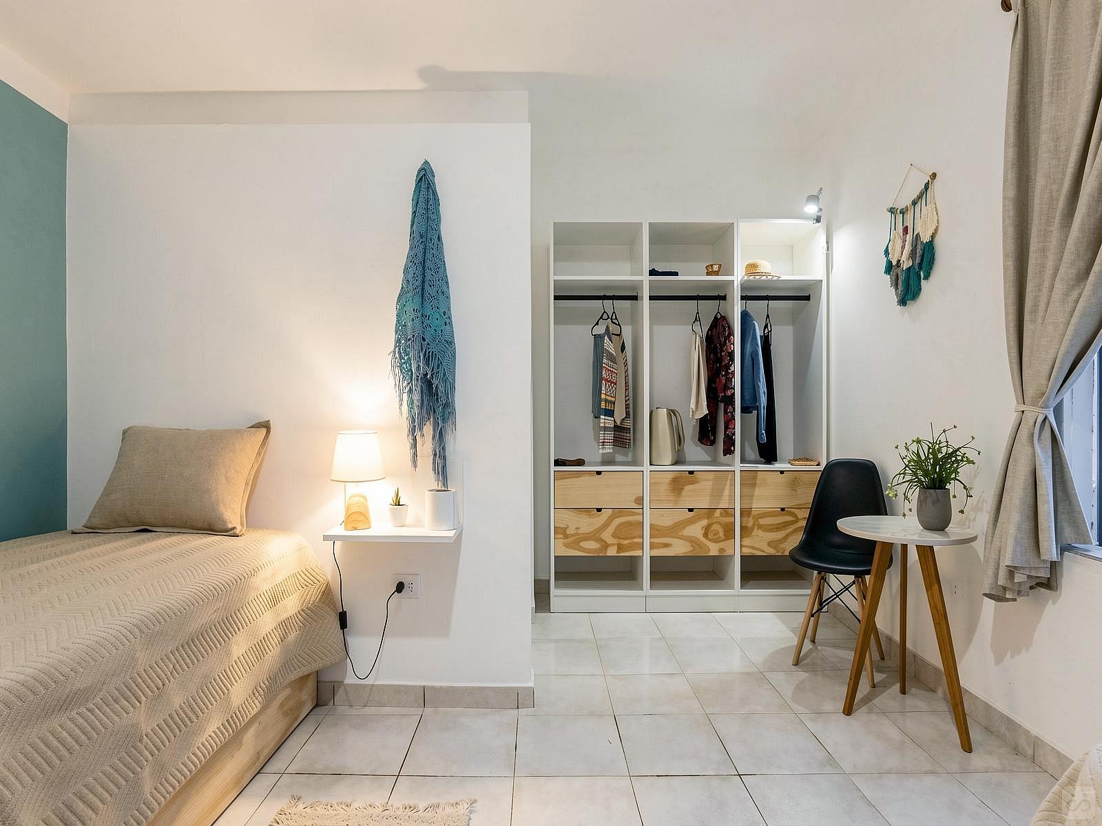 Large Room W/private Bathroom - 1