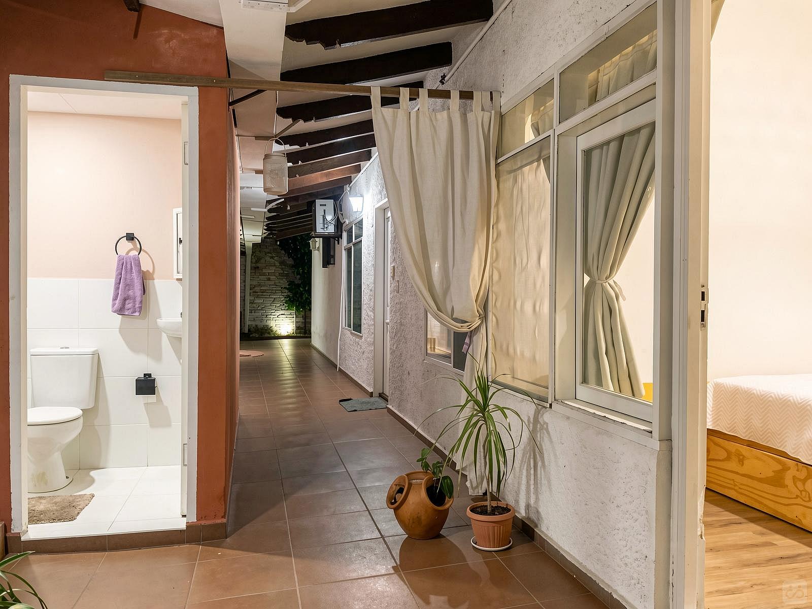 Medium Room Shared/bathroom (With Visits) - 4