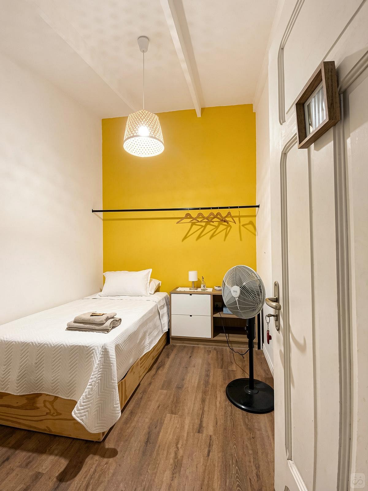 Medium Room Shared/bathroom (With Visits) - 3