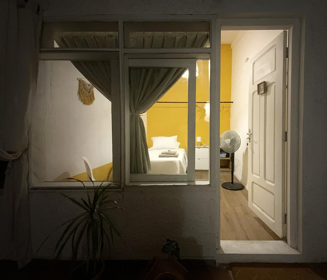 Medium Room Shared/bathroom (With Visits) - 1