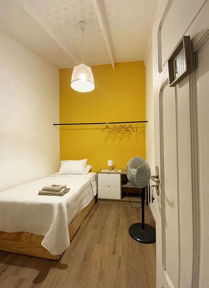 Medium Room Shared/bathroom (With Visits) - 3