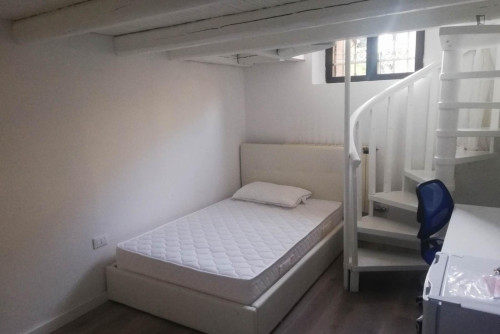 Twin bedroom on two levels in a 3 bedroom apartment in Padua