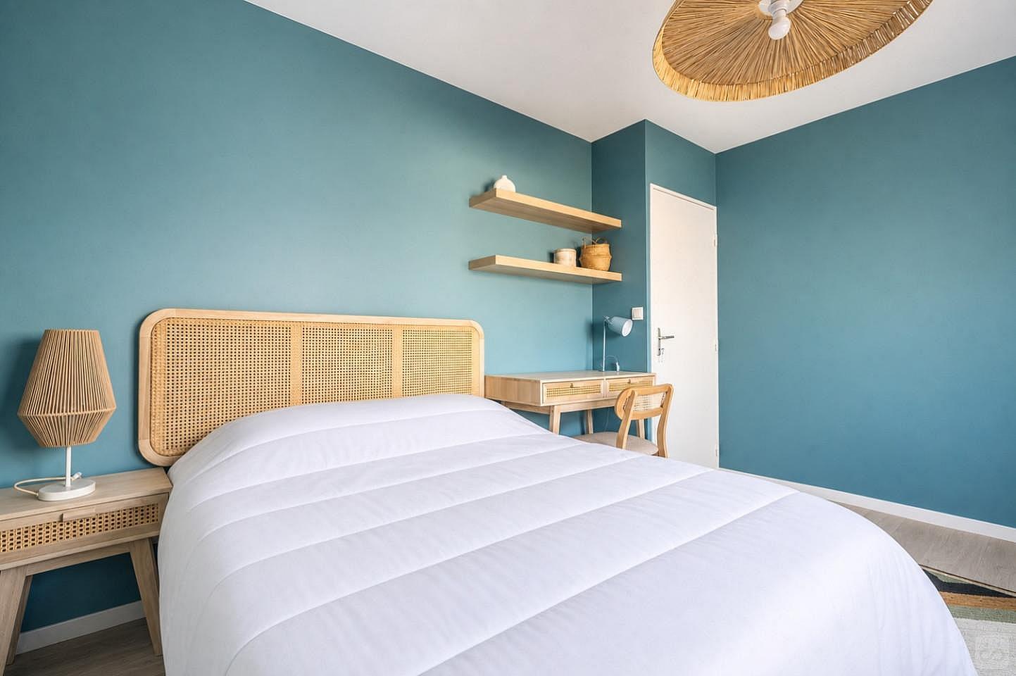 Move Into This Softly Styled 12 M² Room - 2