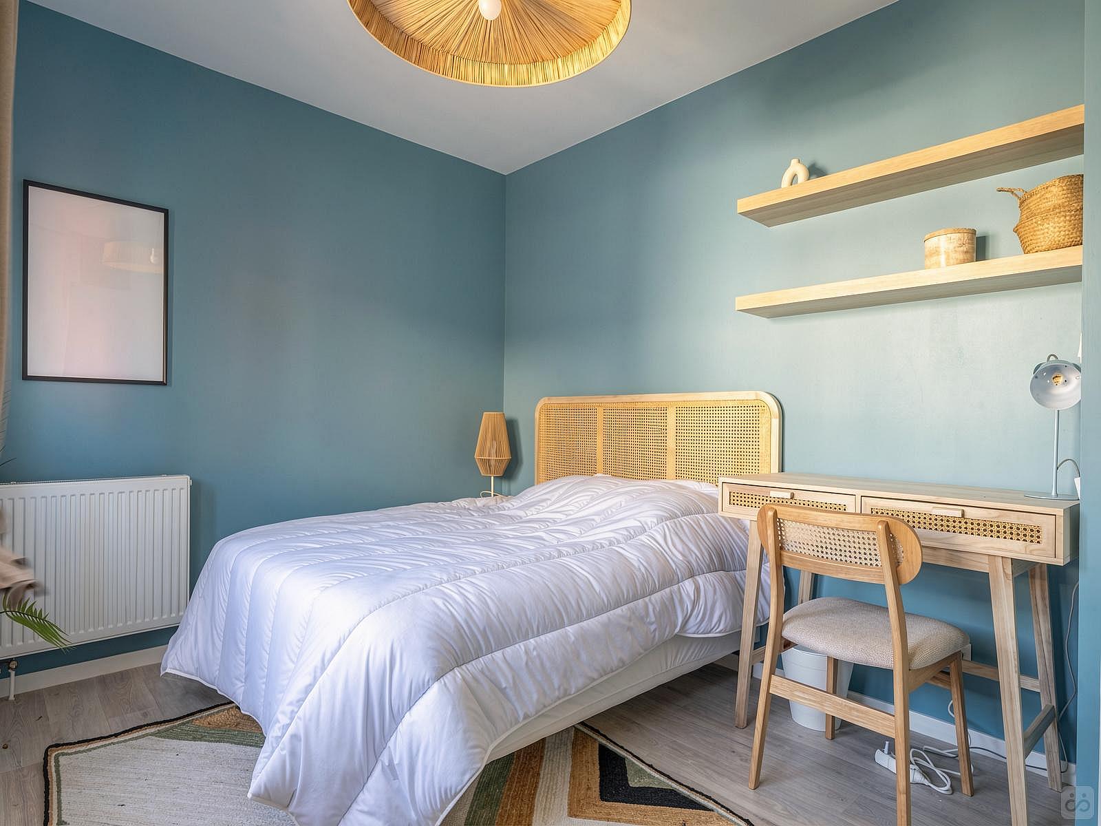 Move Into This Softly Styled 12 M² Room - 4