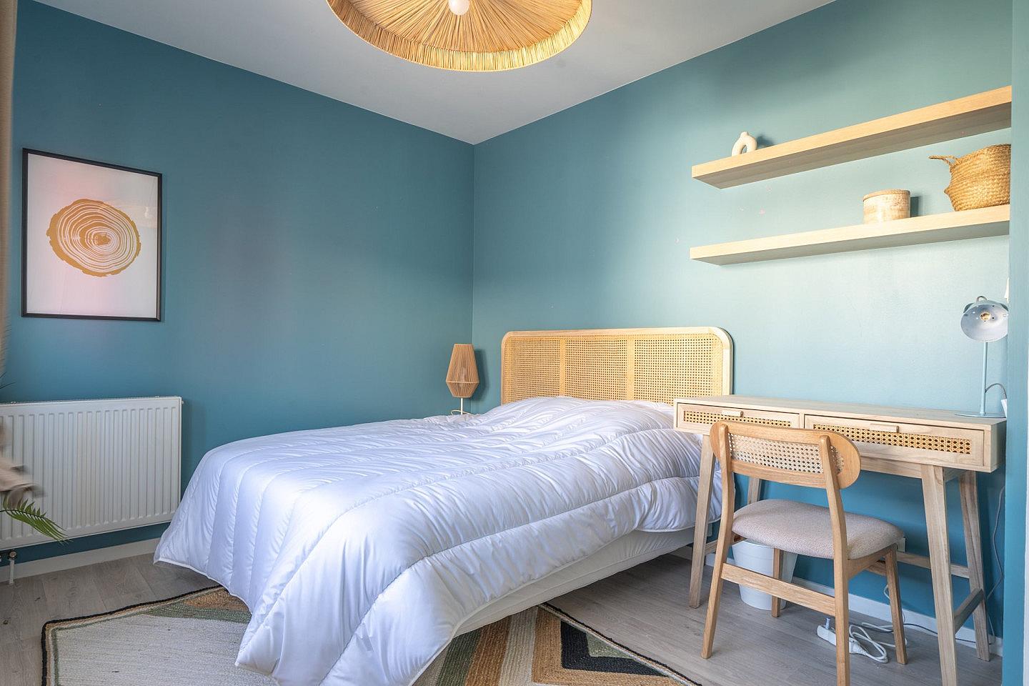 Move Into This Softly Styled 12 M² Room - 6