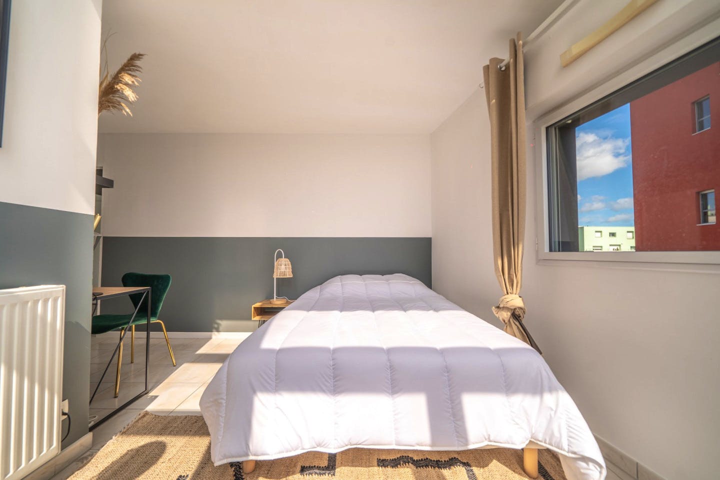 Move Into This Large 15 M² Room - 24