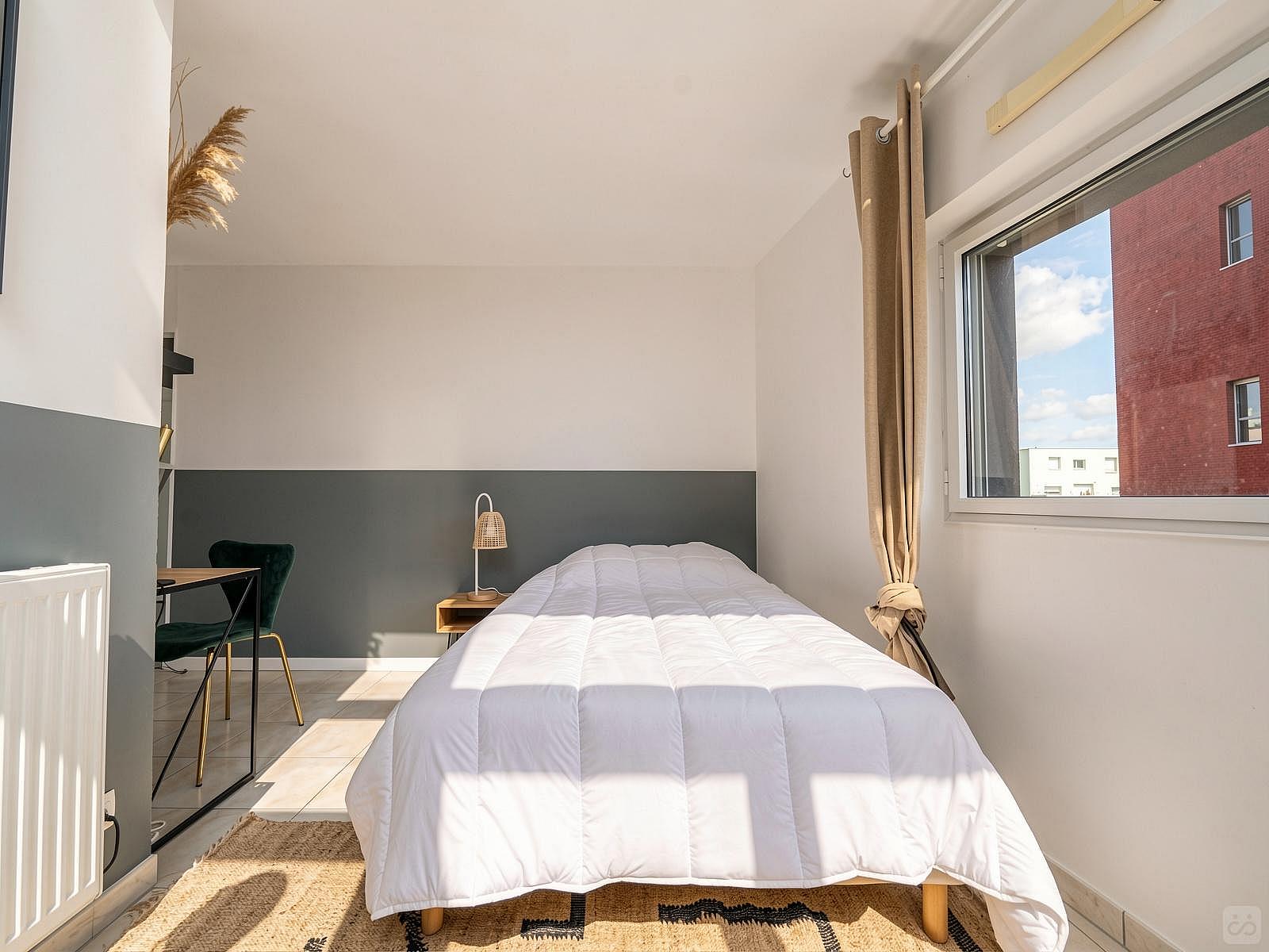 Move Into This Large 15 M² Room - 9