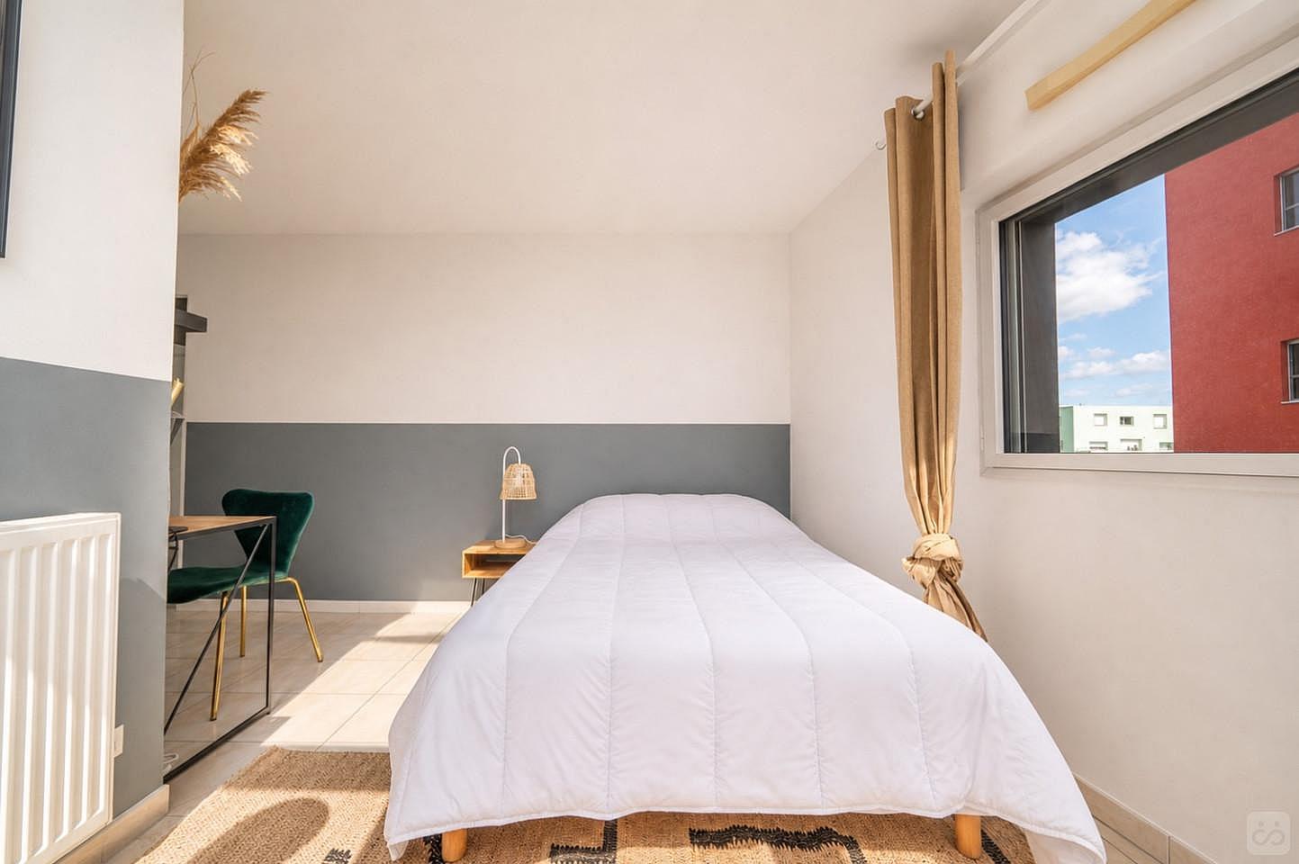 Move Into This Large 15 M² Room - 5