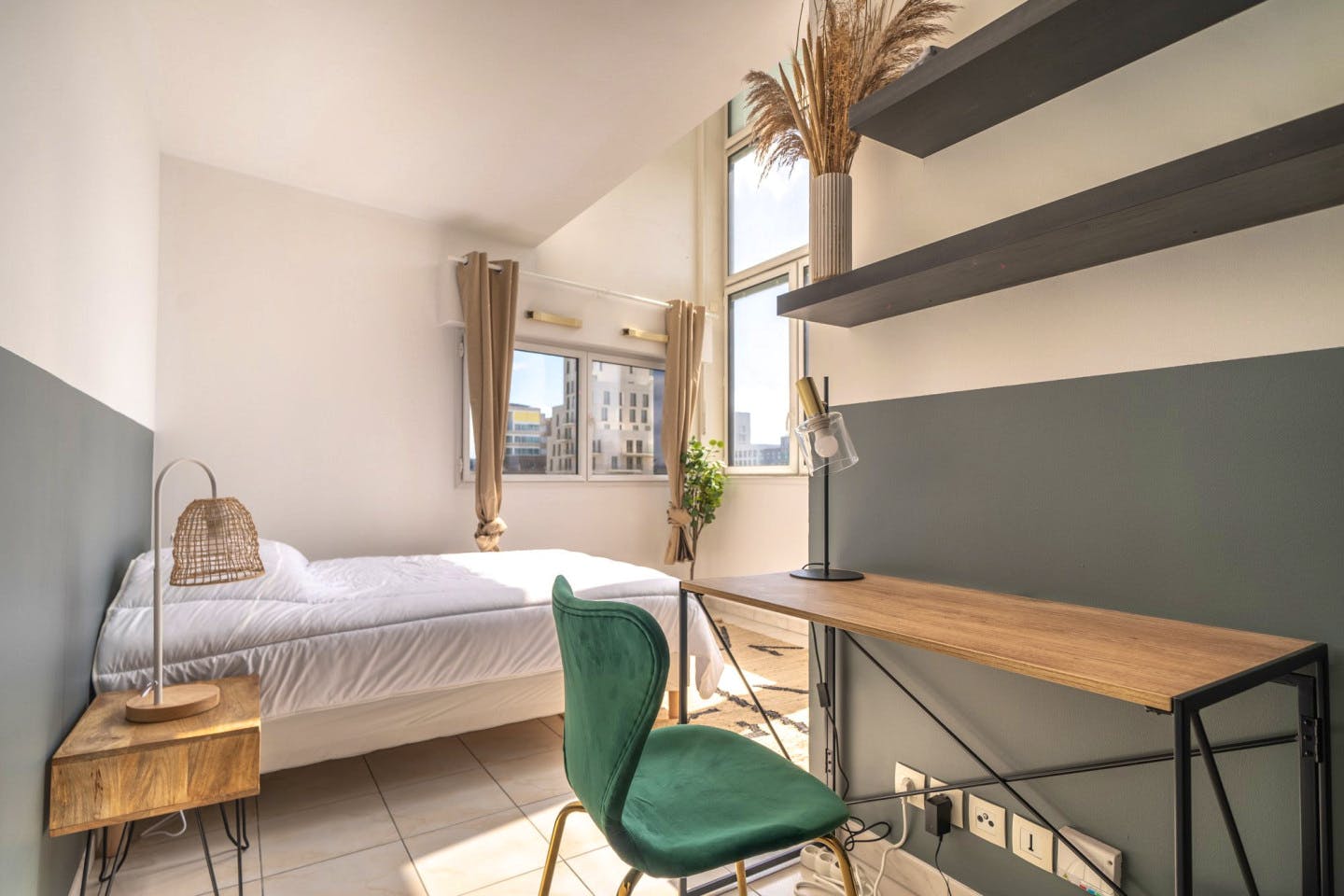 Move Into This Large 15 M² Room - 17