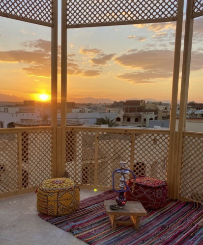 A lively villa residence just 15 minutes away from Hurghada