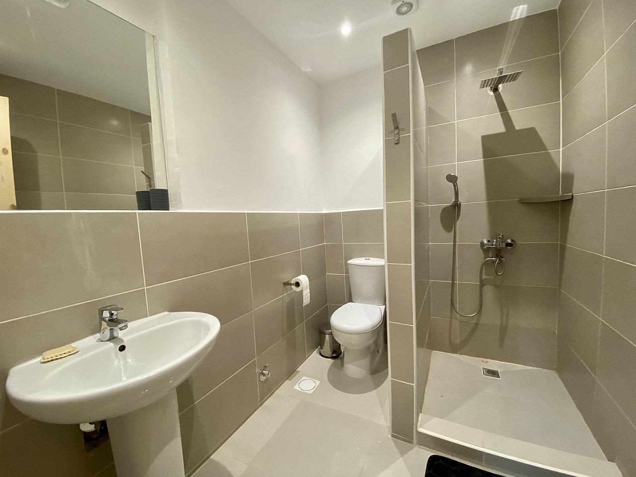Suite / Double Bedroom, Private Bathroom - 20
