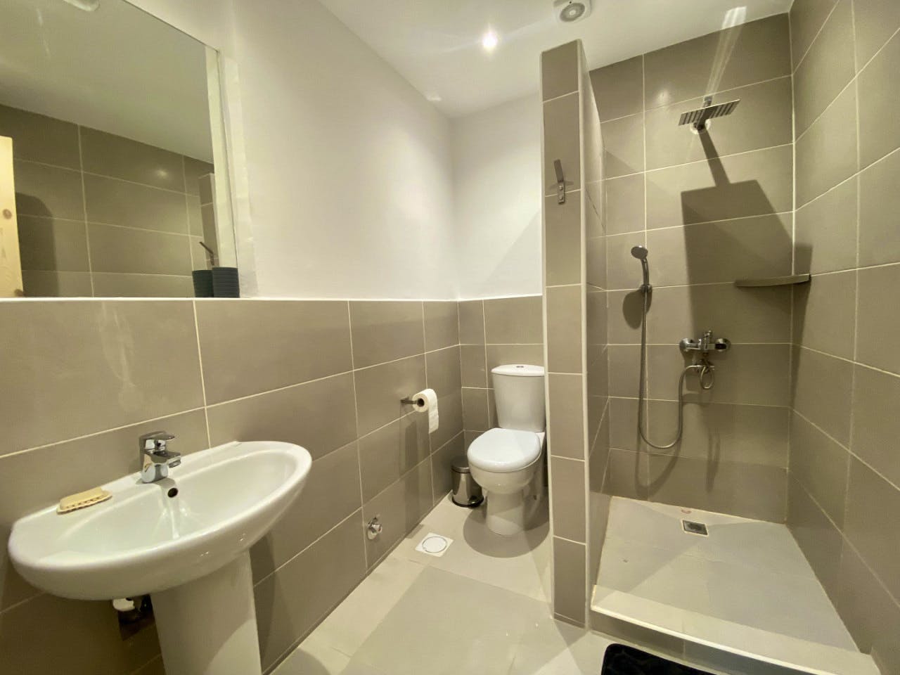 Suite / Double Bedroom, Private Bathroom - 3