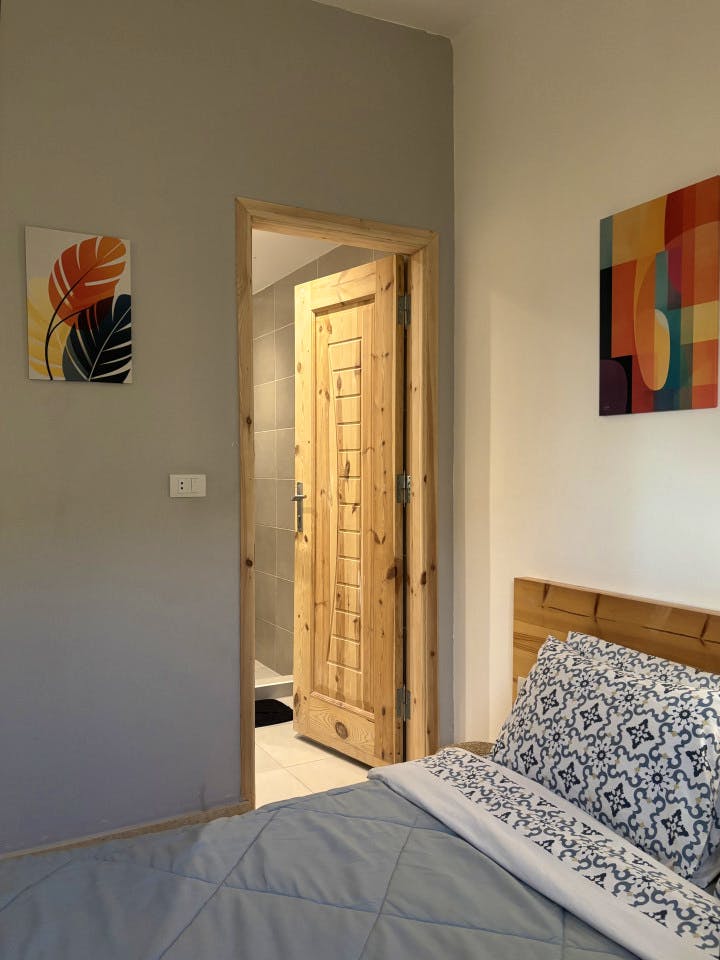 Suite / Double Bedroom, Private Bathroom - 10