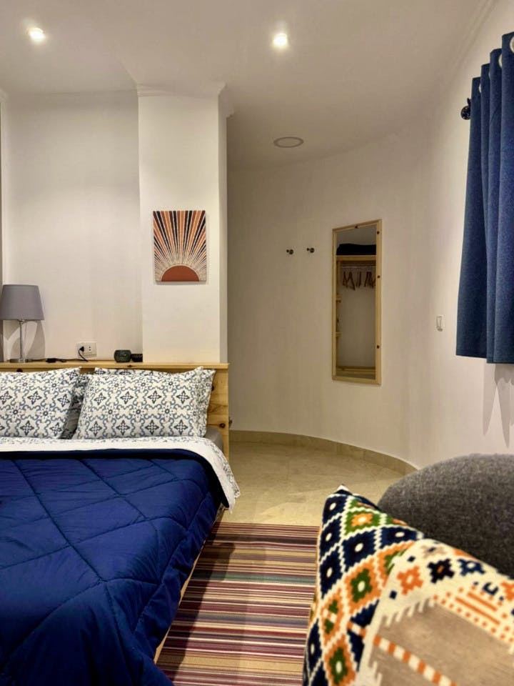 Double Bedroom, Shared Bathroom - 8