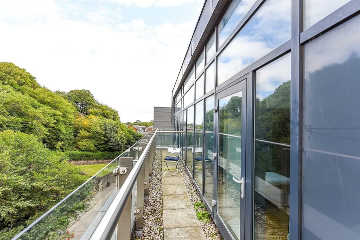 Studio Gold Balcony - Panmure Court Roost - Gallery - 3