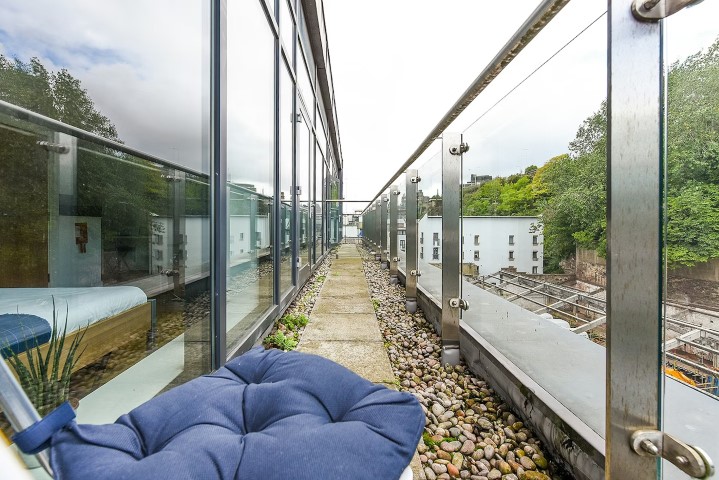 Studio Gold Balcony - Panmure Court Roost - Gallery - 4