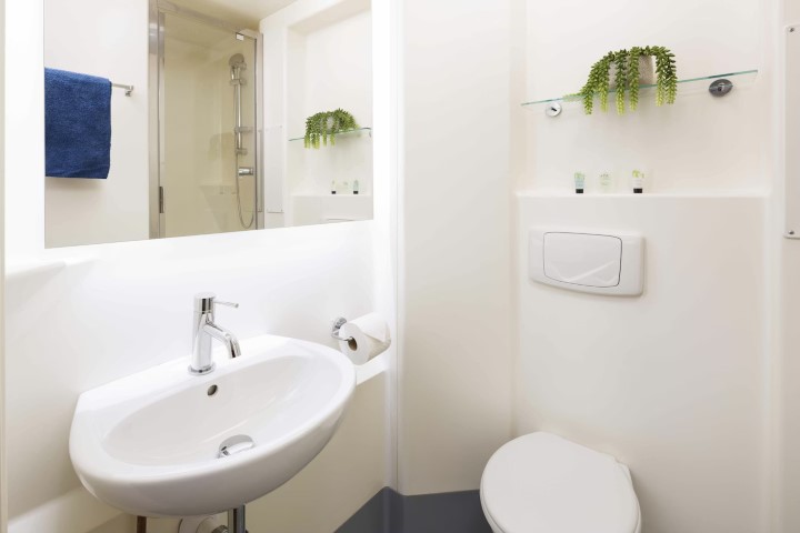 Studio Gold Balcony - Panmure Court Roost - Gallery - 2