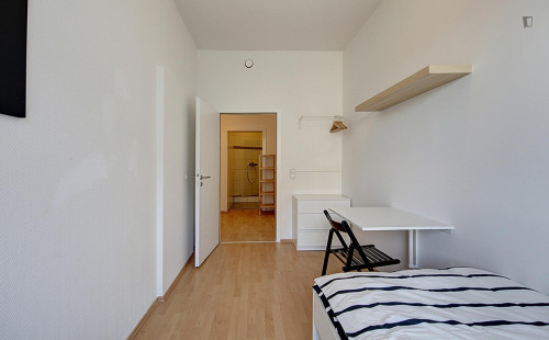 Pleasant single bedroom near the Mercedesstraße metro