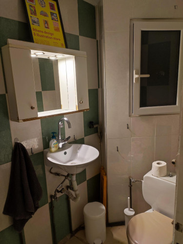 Modern double bedroom in a 10-bedroom apartment No18-1