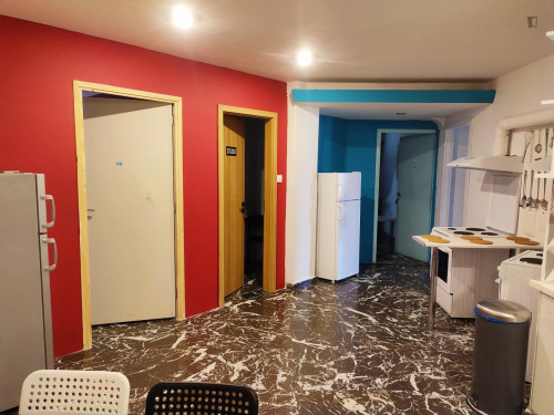 Modern double bedroom in a 10-bedroom apartment No18-1