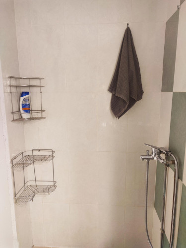 Modern double bedroom in a 10-bedroom apartment No18-1